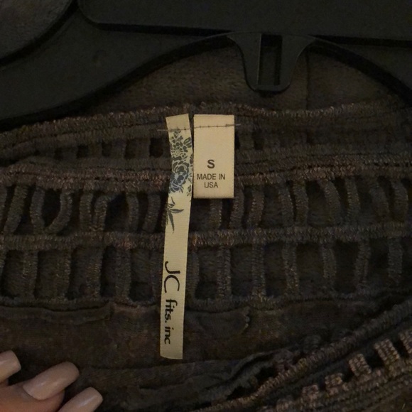 Flowy trapeze shirt with cut outs - Picture 4 of 5